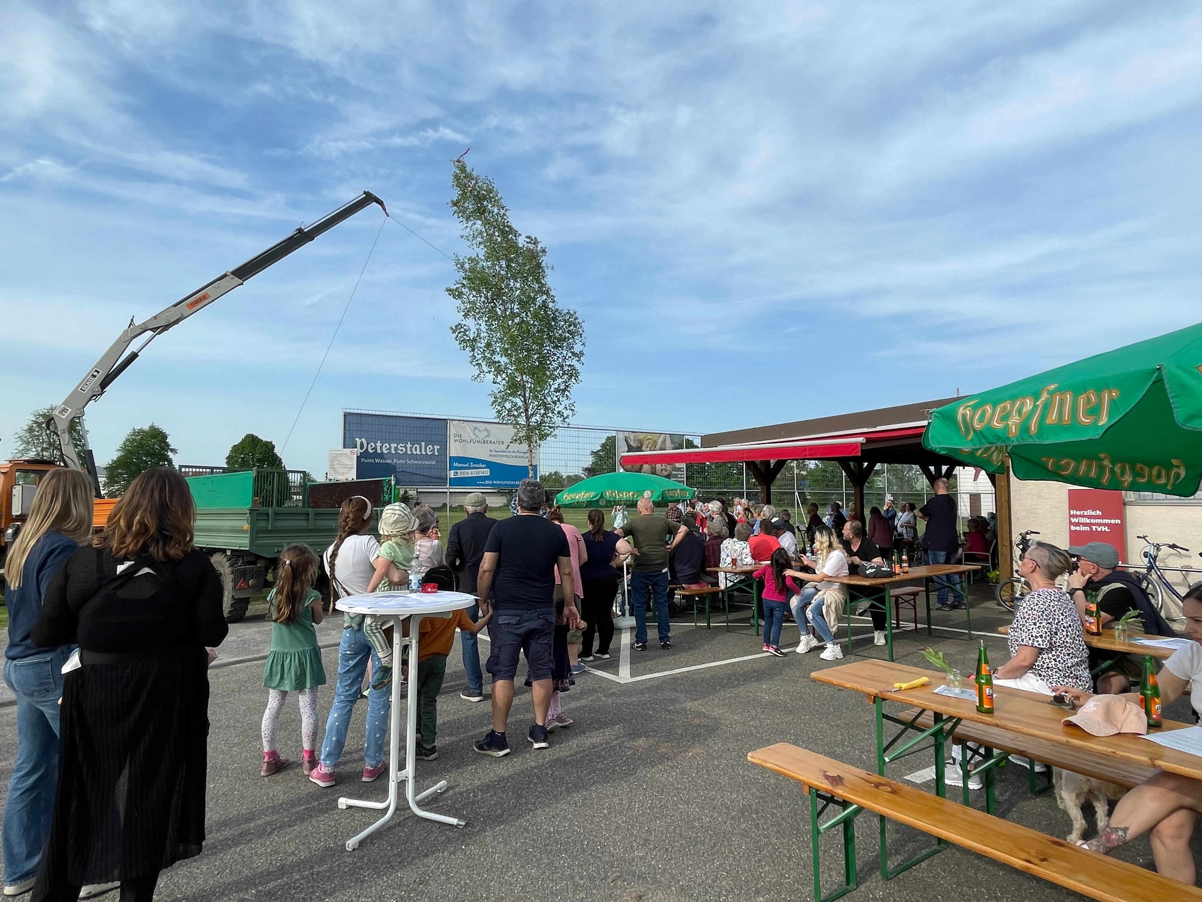 Aufstellen des Maibaums