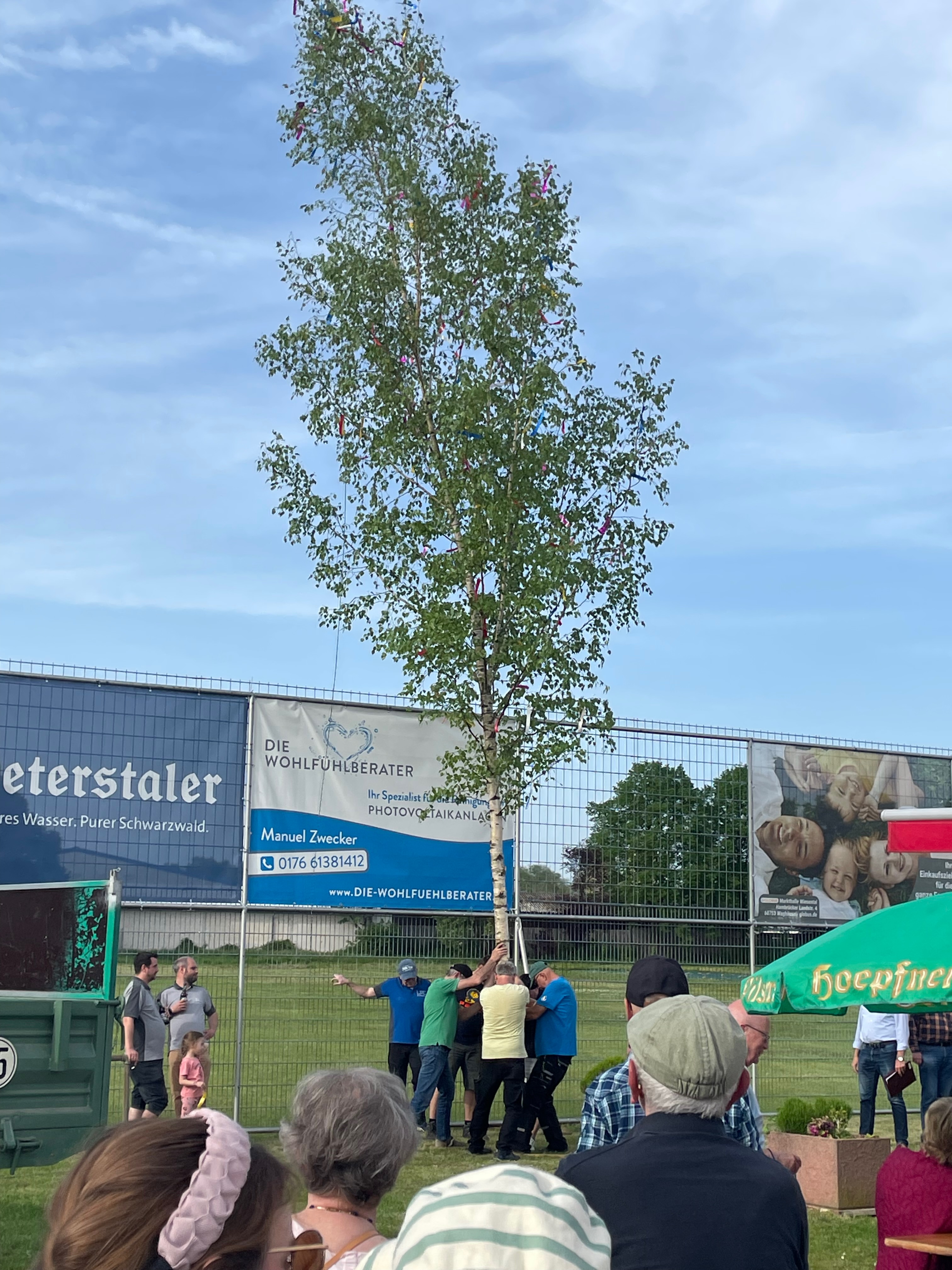 Aufstellen des Maibaums