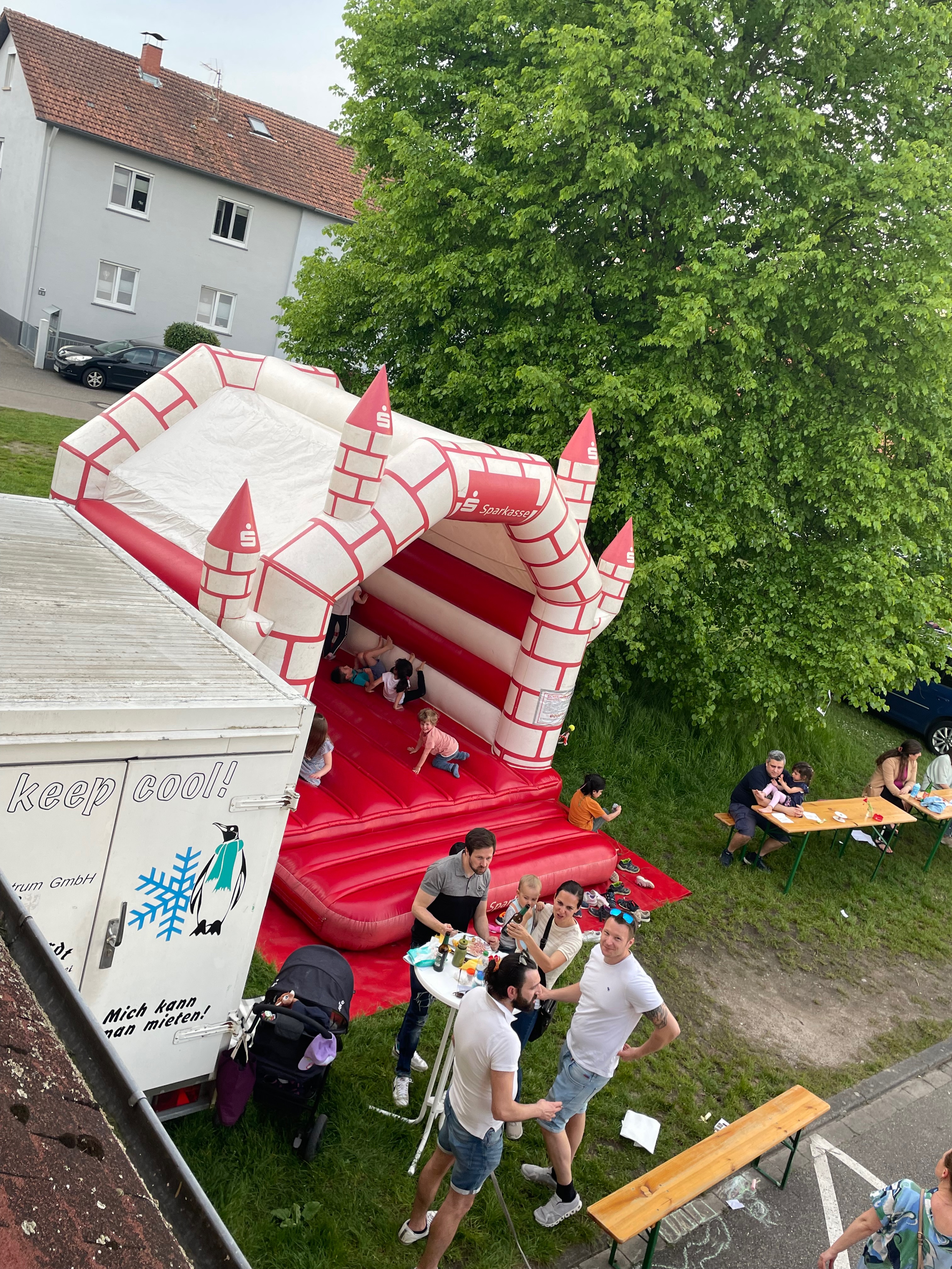 Hüpfburg beim Fest